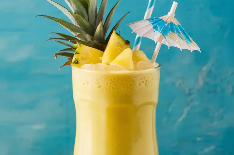 Pineapple Smoothie (4 Ingredients)