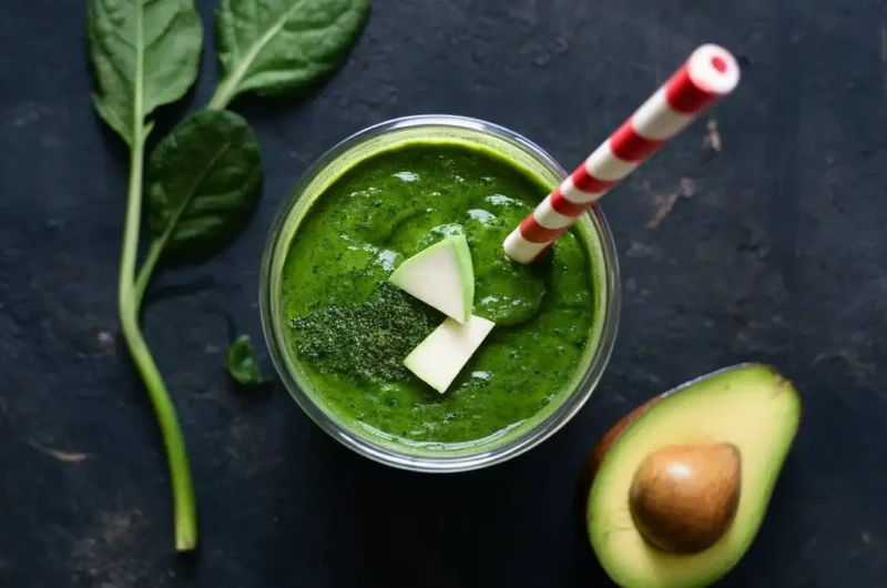 Spinach Smoothie with Avocado and Apple